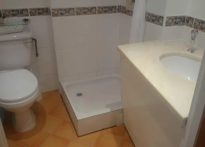 The Leeson Pensión 2*