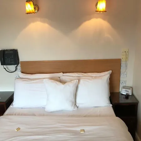 The Leeson Guest house 2*