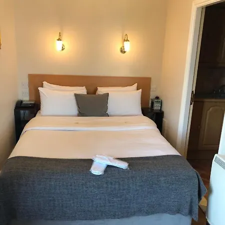 The Leeson Guest house 2*